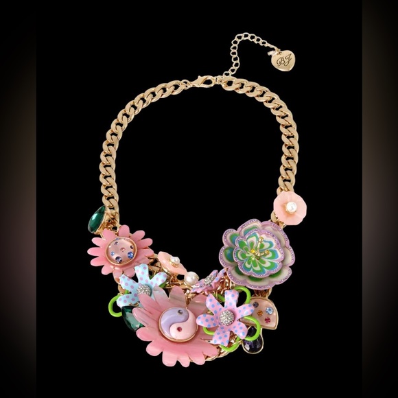 Betsey Johnson Jewelry - New BETSEY JOHNSON ENCHANTED DRAMA STATEMENT NECKLACE PASTEL MULTI
